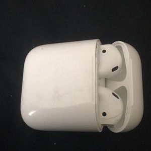 AirPods